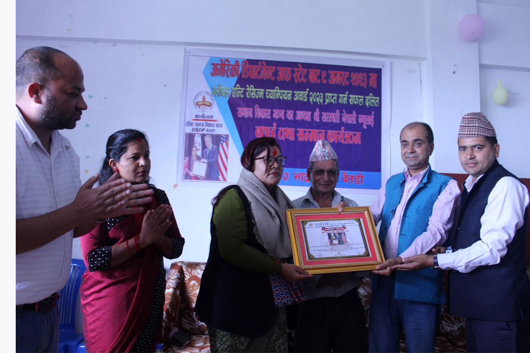 अमेरिकी अवार्ड विजेता नेपालीलाई गृह जिल्ला बैतडीमा सम्मान 